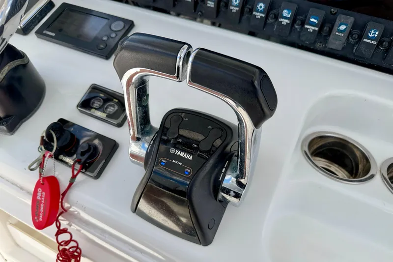 Slide: The Image of Control panel of a 2018 Sea Hunt Gamefish 27 boat with Yamaha throttle. - 24