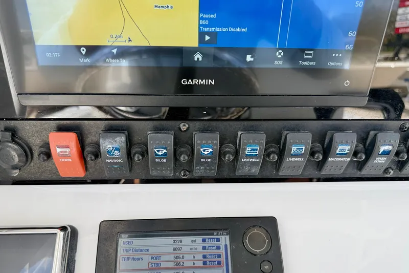 Slide: The Image of Control panel of a 2018 Sea Hunt Gamefish 27 with Garmin navigation display. - 26