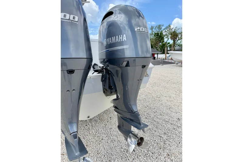 Slide: The Image of Twin Yamaha 200 outboard engines on a 2018 Sea Hunt Gamefish 27 boat. - 42