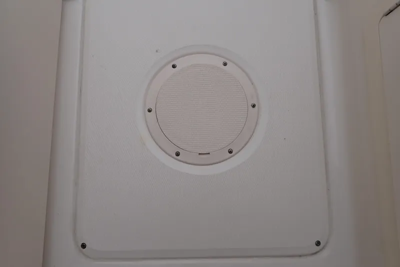 Slide: The Image of Deck hatch on a 2016 Grady-White Freedom 275 boat. - 56