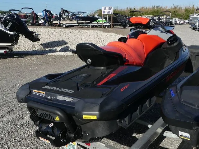 Slide: The Image of Sea-Doo GTI SE 130 2022 - 4
