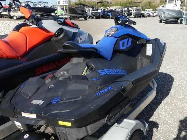 Slide: The Image of Sea-Doo Spark Trixx 2up 2022 - 4