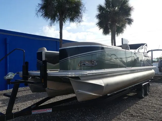 The Image of Avalon LSZ Rear Fish 25 FT 2025 - undefined