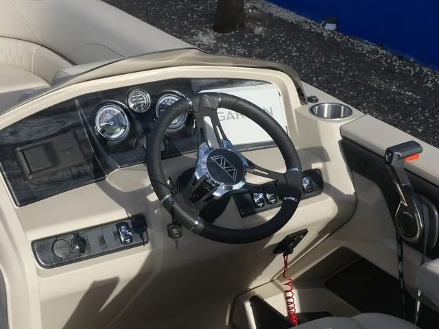 Slide: The Image of Avalon LSZ Rear Fish 25 FT 2025 - 15