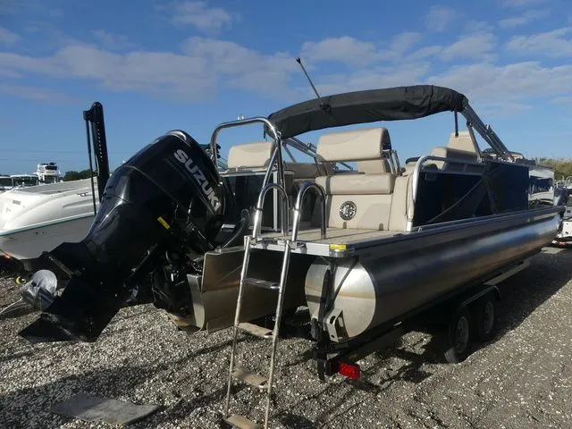 Slide: The Image of Avalon LSZ Rear Fish 25 FT 2025 - 4