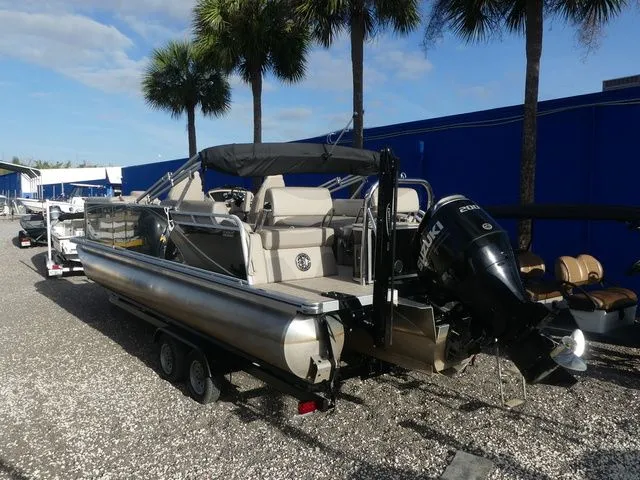 Slide: The Image of Avalon LSZ Rear Fish 25 FT 2025 - 6
