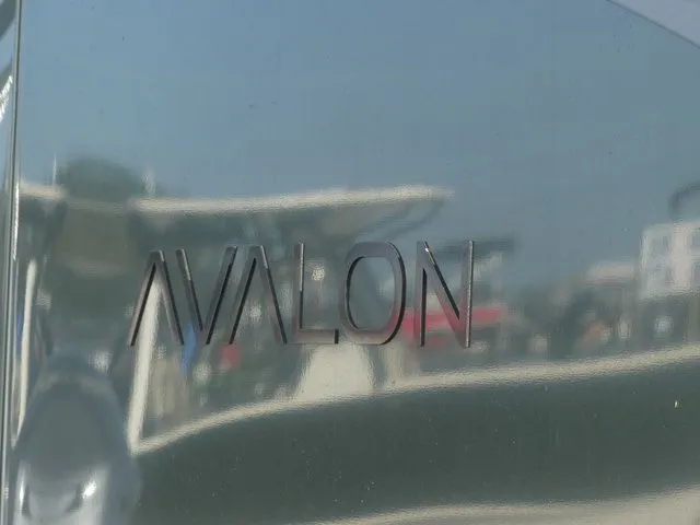 Slide: The Image of Avalon LSZ Rear Fish 25 FT 2025 - 7
