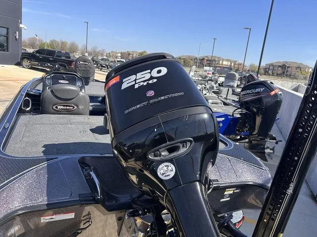 Slide: The Image of Triton 20 TrX Patriot 2018 - 12