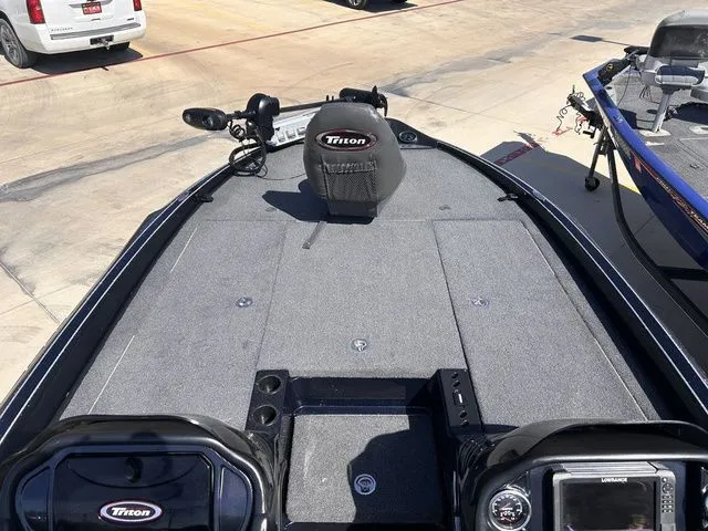 Slide: The Image of Triton 20 TrX Patriot 2018 - 16