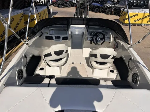 Slide: The Image of Tahoe 400 TS 2016 - 11