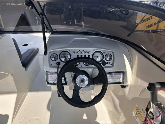 Slide: The Image of Tahoe 400 TS 2016 - 12