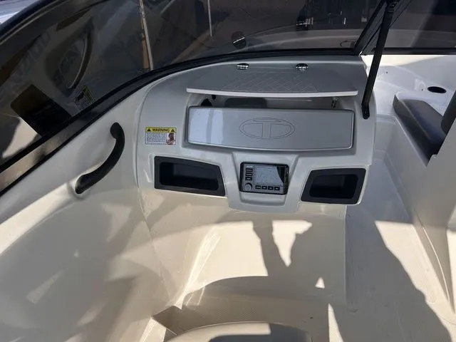 Slide: The Image of Tahoe 400 TS 2016 - 13