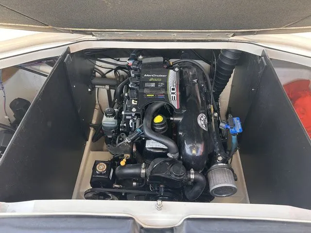 Slide: The Image of Tahoe 400 TS 2016 - 17