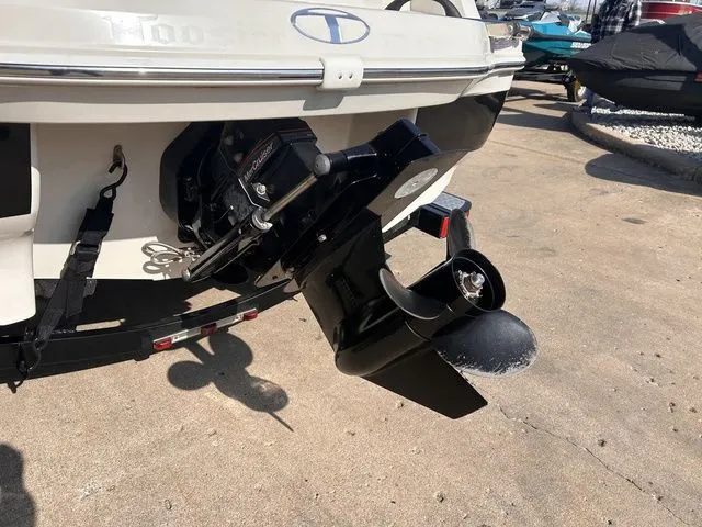 Slide: The Image of Tahoe 400 TS 2016 - 6