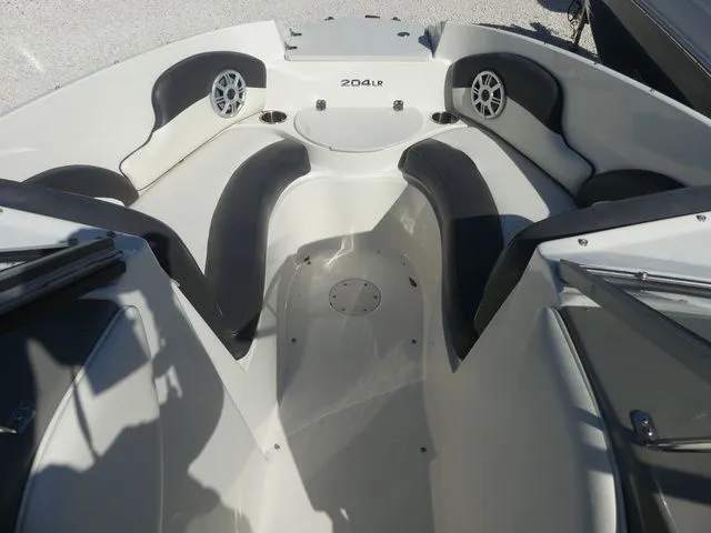 Slide: The Image of Stingray 204LR O/B 2017 - 13