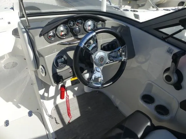 Slide: The Image of Stingray 204LR O/B 2017 - 8