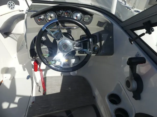 Slide: The Image of Stingray 204LR O/B 2017 - 9