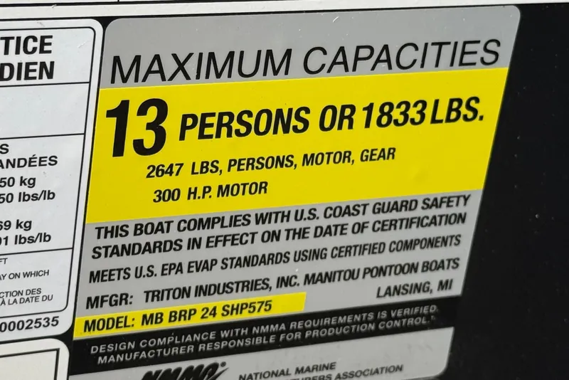 Slide: The Image of Manitou EXPLORE 24, 2025 model, maximum capacity: 13 persons or 1833 lbs, 300 HP motor. - 29