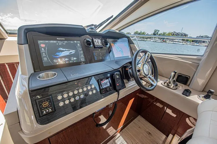 Slide: The Image of 2018 Sea Ray L550 - Image 43 - 43