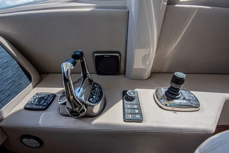 Slide: The Image of 2018 Sea Ray L550 - Image 46 - 46