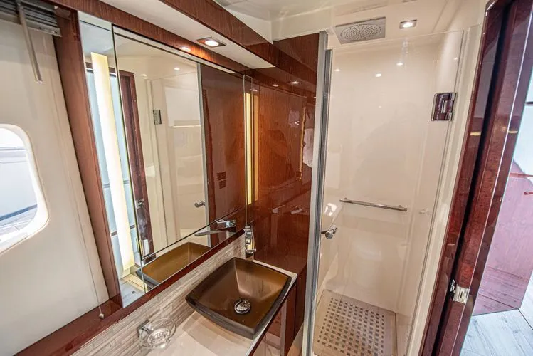 Slide: The Image of 2018 Sea Ray L550 - Image 49 - 49