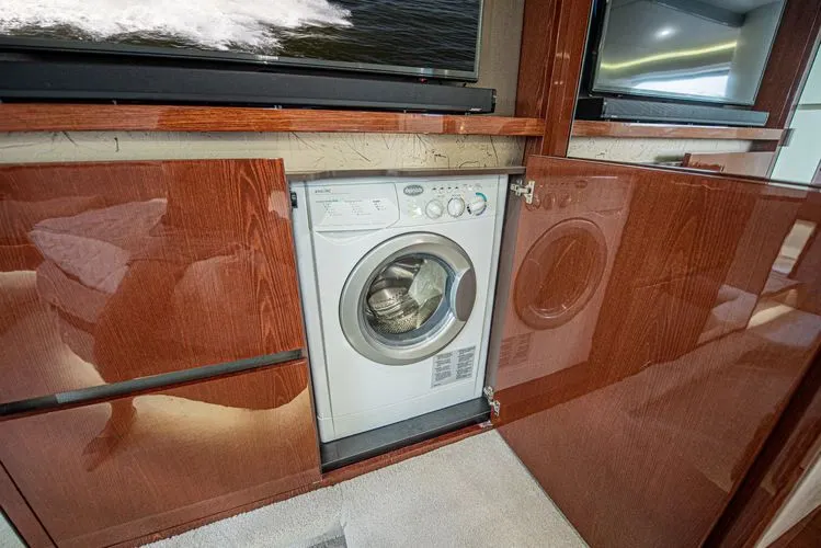 Slide: The Image of 2018 Sea Ray L550 - Image 53 - 53