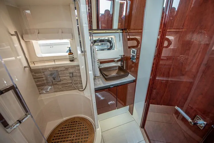 Slide: The Image of 2018 Sea Ray L550 - Image 61 - 61