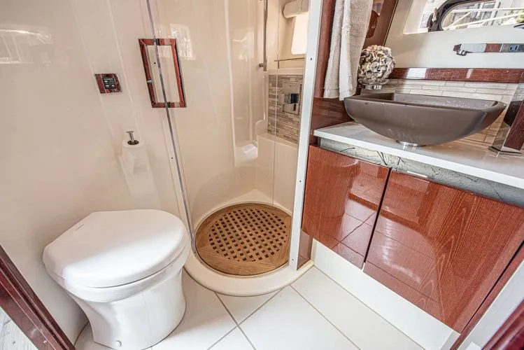 Slide: The Image of 2018 Sea Ray L550 - Image 62 - 62