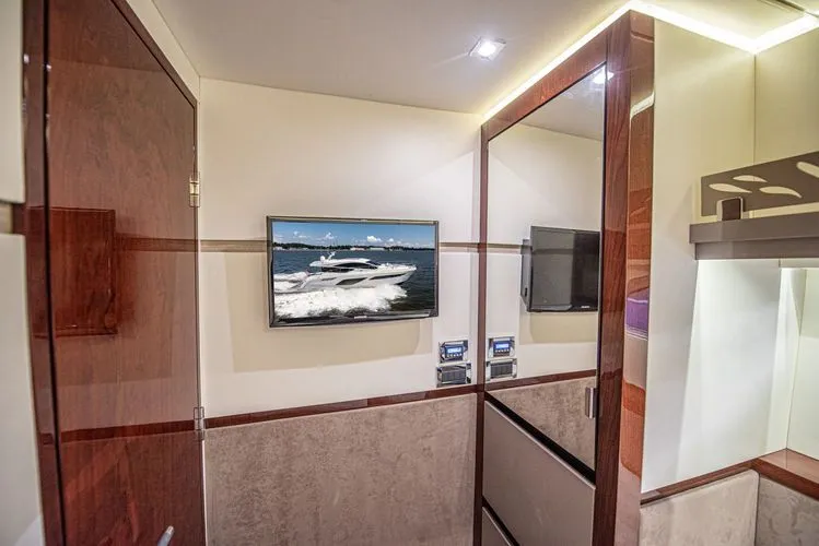 Slide: The Image of 2018 Sea Ray L550 - Image 65 - 65