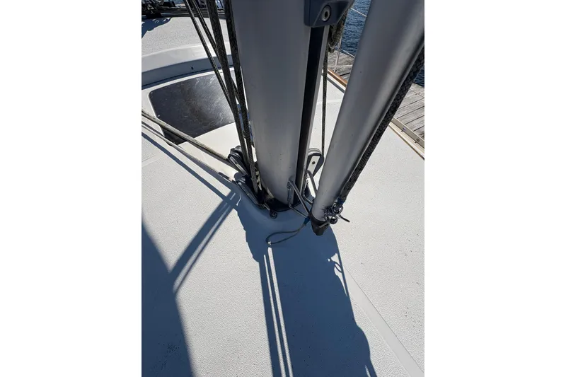 Slide: The Image of Deck view of a 1993 Hunter 28 sailboat, showing mast and rigging details. - 12