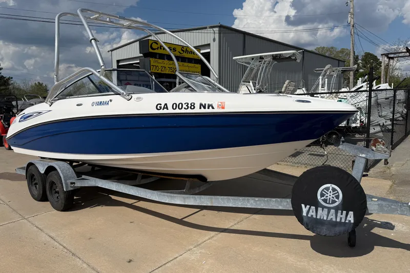 The Image of 2005 Yamaha Boats SX230 on trailer, parked outdoors under cloudy sky. - 1