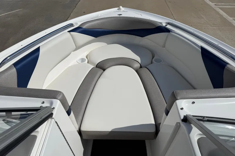 Slide: The Image of 2005 Yamaha Boats SX230 interior with white and gray seating, cup holders, and sleek design. - 10
