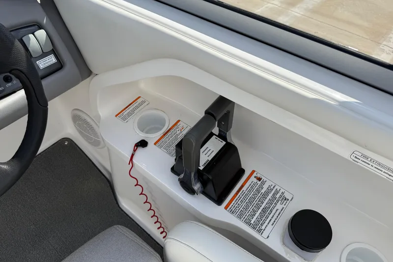 Slide: The Image of 2005 Yamaha Boats SX230 cockpit with throttle controls and safety instructions. - 15