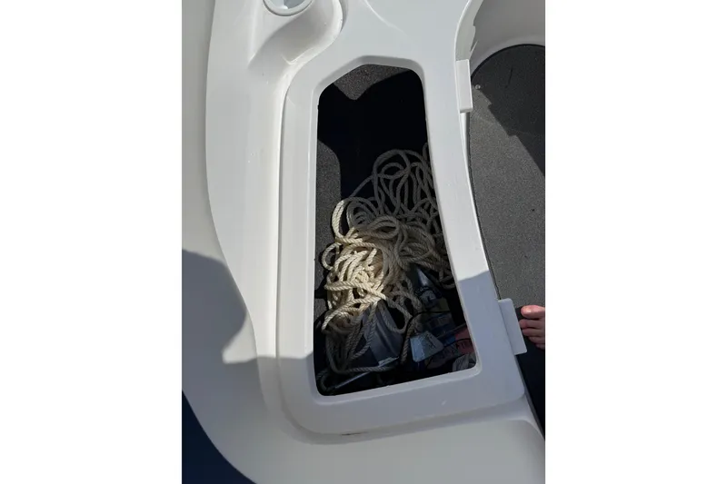 Slide: The Image of Storage compartment with rope on a 2005 Yamaha Boats SX230. - 38