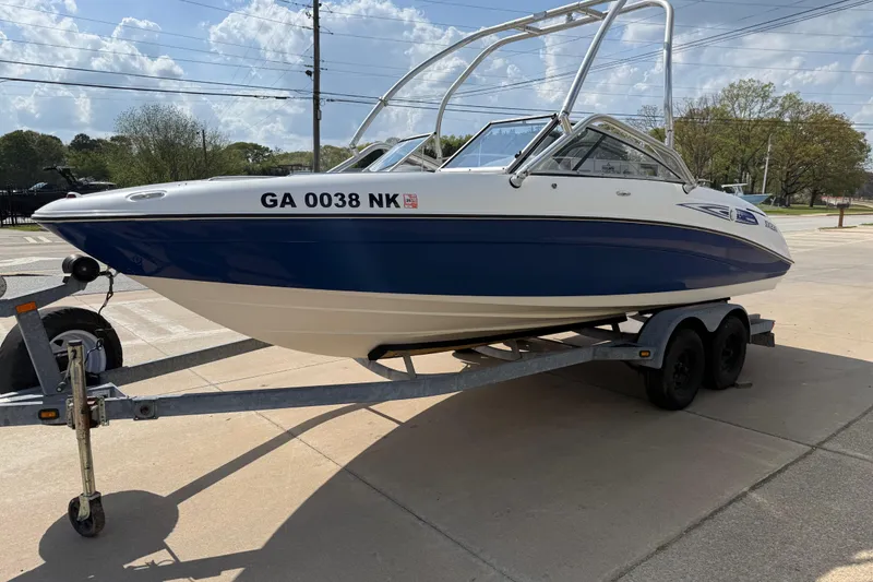 Slide: The Image of 2005 Yamaha Boats SX230 on trailer, blue and white, parked outdoors. - 4
