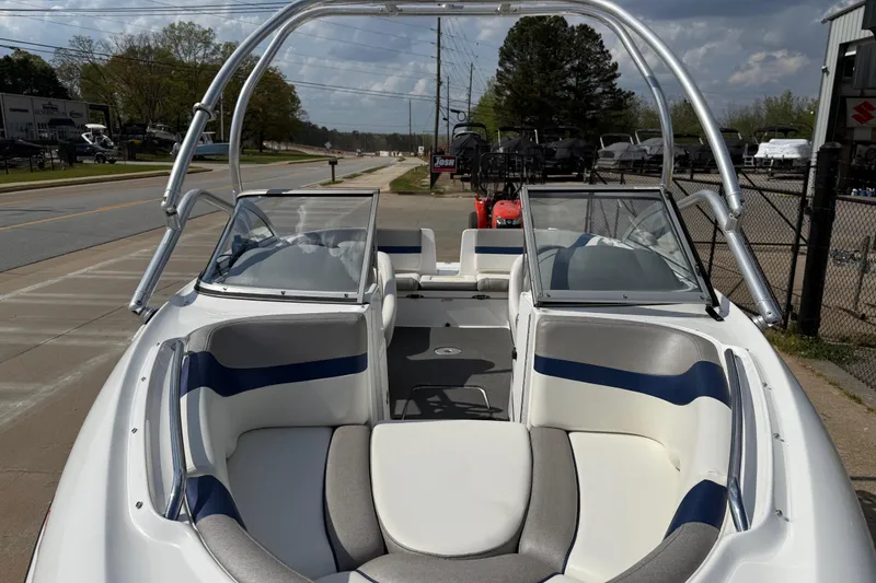 Slide: The Image of 2005 Yamaha Boats SX230 with sleek seating and windshield, parked outdoors. - 9