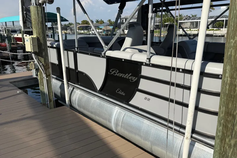 Slide: The Image of 2021 Bentley Pontoons 220/223 Elite Admiral docked at marina. - 5