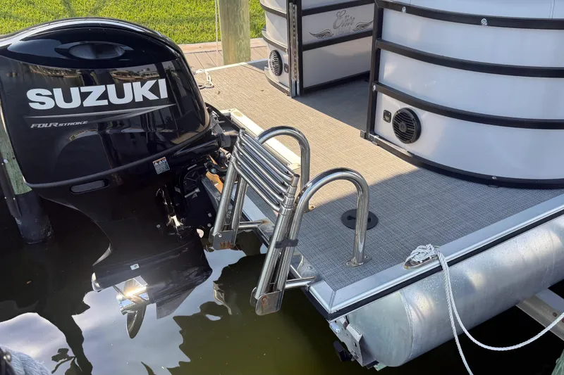 Slide: The Image of 2021 Bentley Pontoons 220/223 Elite Admiral with Suzuki outboard motor and swim ladder. - 9