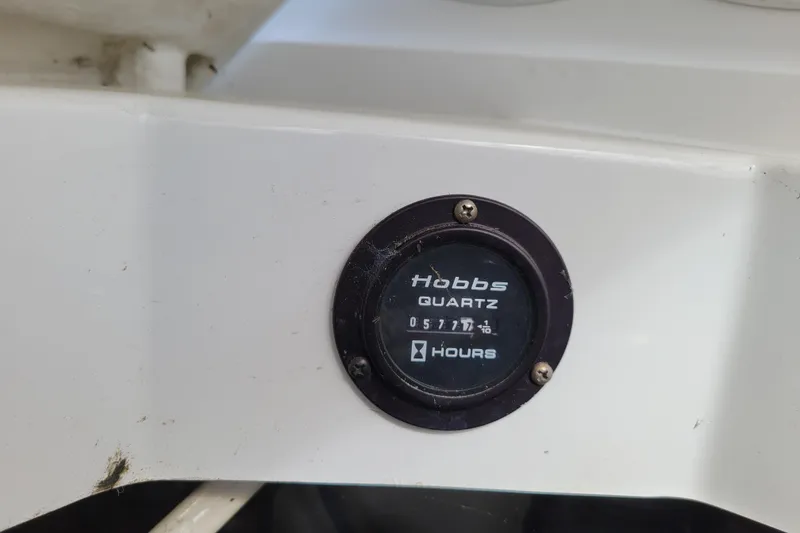 Slide: The Image of Hobbs Quartz hour meter on 2002 Cobalt 293 boat, displaying 577.1 hours. - 47