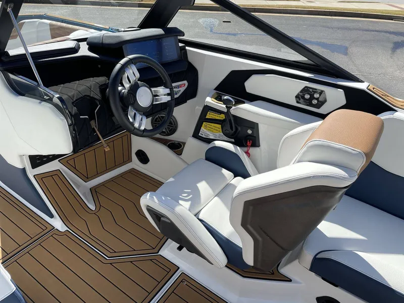 Slide: The Image of Nautique Super Air Nautique S23 2025 - 10