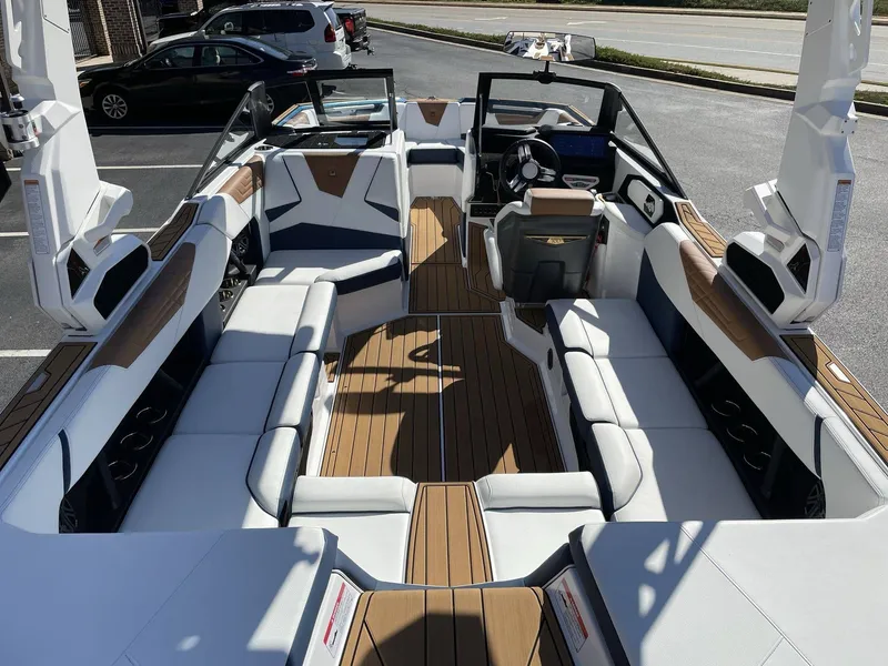 Slide: The Image of Nautique Super Air Nautique S23 2025 - 13