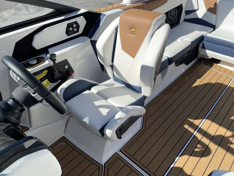 Slide: The Image of Nautique Super Air Nautique S23 2025 - 16