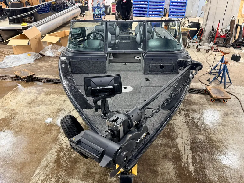 Slide: The Image of Lund 1875 Pro-V & 200HP Mercury ProXS - $49,995 2022 - 10