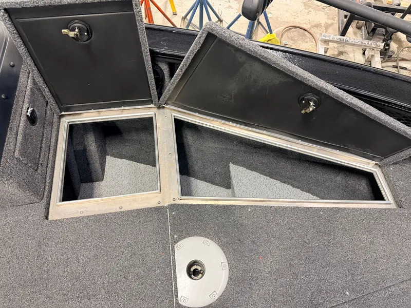 Slide: The Image of Lund 1875 Pro-V & 200HP Mercury ProXS - $49,995 2022 - 16