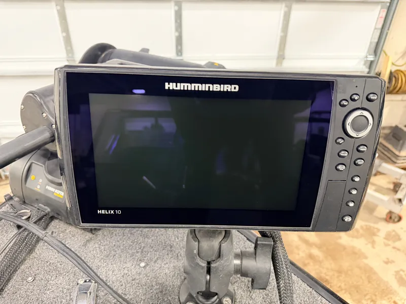 Slide: The Image of Lund 1875 Pro-V & 200HP Mercury ProXS - $49,995 2022 - 20