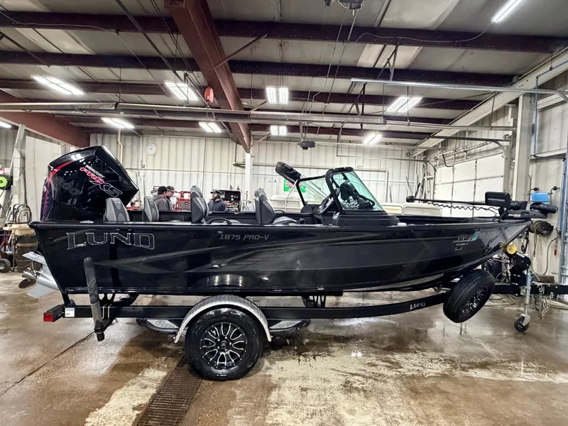 Slide: The Image of Lund 1875 Pro-V & 200HP Mercury ProXS - $49,995 2022 - 29