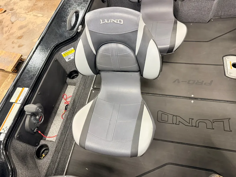 Slide: The Image of Lund 1875 Pro-V & 200HP Mercury ProXS - $49,995 2022 - 32