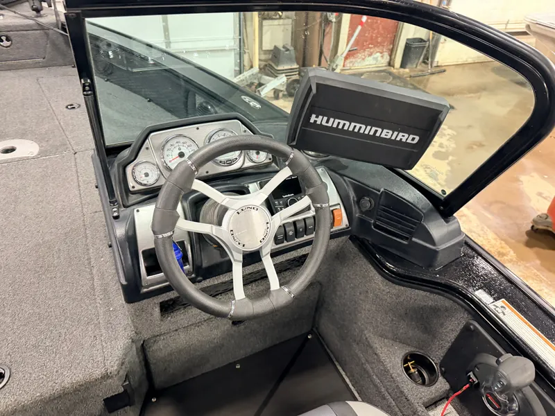 Slide: The Image of Lund 1875 Pro-V & 200HP Mercury ProXS - $49,995 2022 - 33