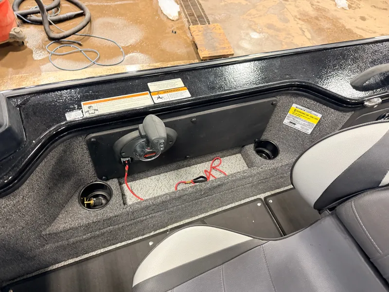 Slide: The Image of Lund 1875 Pro-V & 200HP Mercury ProXS - $49,995 2022 - 36