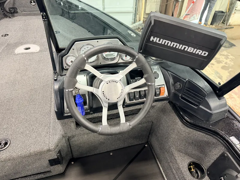 Slide: The Image of Lund 1875 Pro-V & 200HP Mercury ProXS - $49,995 2022 - 37